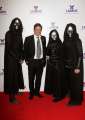 187482004-hugh-grant-poses-with-death-eaters-at-the-gettyimages.jpg