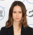 464093476-actress-katherine-waterston-arrives-at-the-gettyimages.jpg