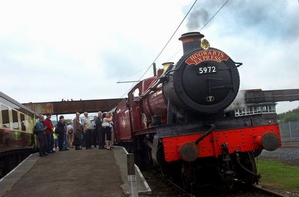 Hogwarts Express featured in railway tribute - SnitchSeeker.com